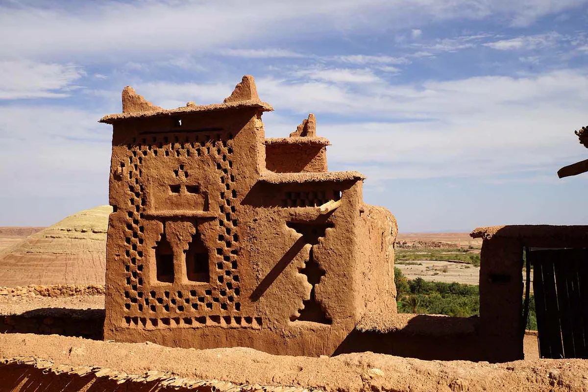 AIT-BEN-HADDOU (Wki): a href=" https://de.wikipedia.org/wiki/A%C3%AFt-Ben-Haddou " rel="nofollow" de.wikipedia.org/wiki/A%C3%AFt-Ben-Haddou /a DREHORT: a href=" https://www.filmtourismus.de/ait-ben-haddou-drehort/ " rel=